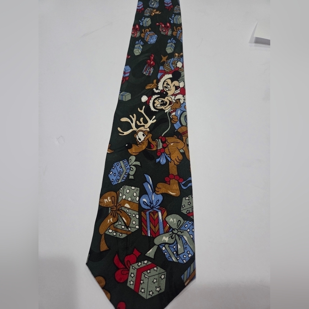 Disney Mickey and Minnie Christmas Tie - Picture 2 of 6